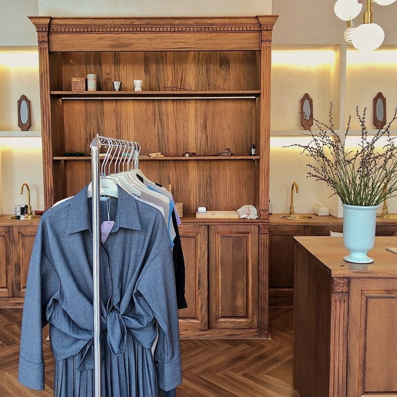 Clothing store, cashier counte - Office Furniture Second Hand 评论和价格