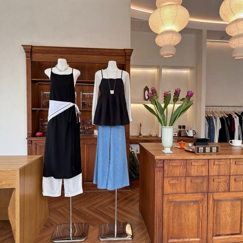 Clothing store, cashier counte - Office Furniture Second Hand 评论和价格